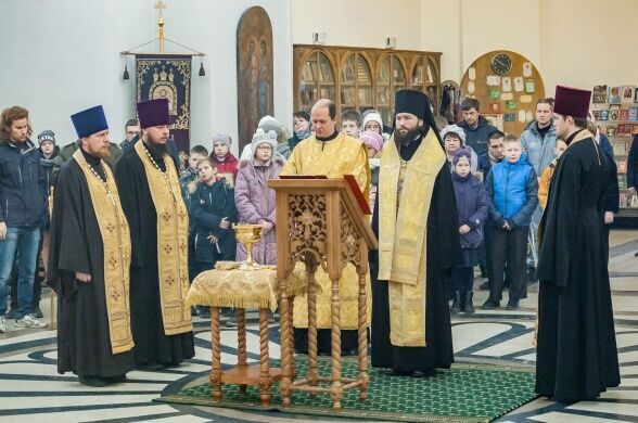 Освящение креста в Троицком храме в Щурово