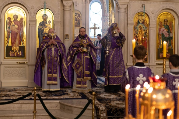 Божественная литургия с чтением Послания Святейшего Патриарха Кирилла по случаю 100-летия со дня преставления святителя Тихона 6 апреля, в воскресенье, на неделе пятой Великого поста