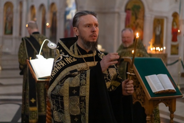 Служба двенадцати Евангелий 17 апреля, в вечер Великого Четверга