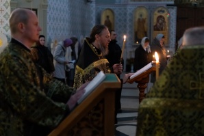 Утреня Великой Пятницы с чтением двенадцати Евангелий