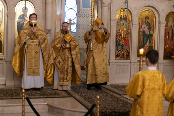 Божественная Литургия в воскресенье, на неделе двадцать восьмой по Пятидесятнице