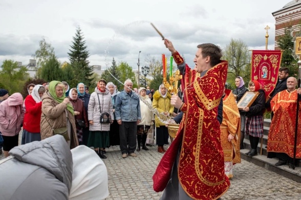 Божественная литургия с чином раздробления артоса
