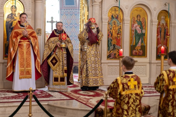 Божественная Литургия в воскресенье, на неделе пятой по Пасхе, о самаряныне