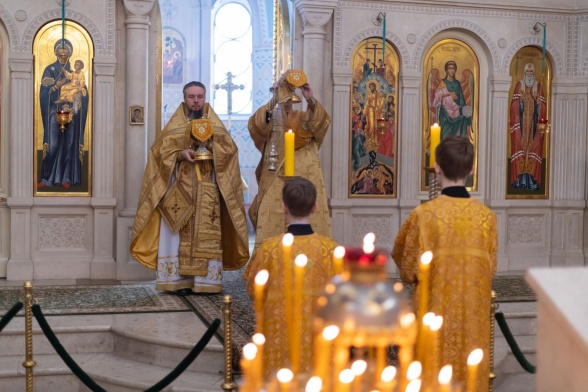 Божественная Литургия в воскресенье, на Неделе сыропустной, в воспоминание Адамова изгнания