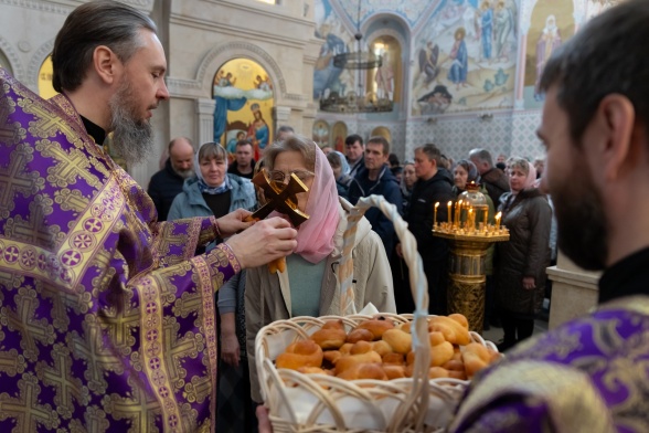 Божественная литургия 22 марта, в Неделю 4-ю Великого поста, в день памяти 40 Севастийских мучеников