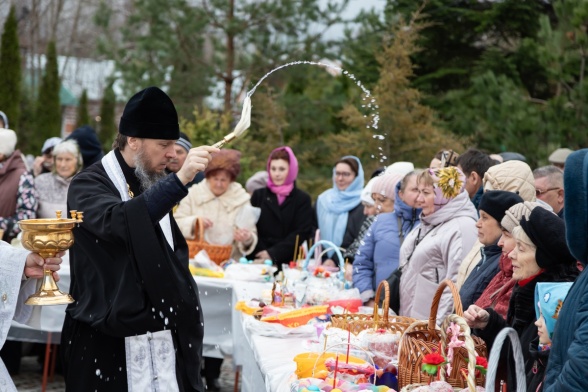 Освящение пасхальной снеди 