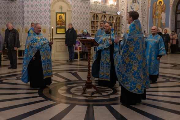 Пение благодарственной похвалы Пресвятой Богородице 4 апреля, в пятницу, на пятой седмице Великого поста