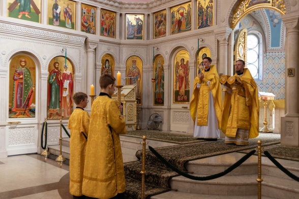 Божественная Литургия в воскресенье, на неделе девятой по Пятидесятнице