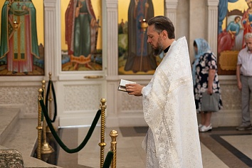 Воскресное богослужение на неделе 9-й по Пятидесятнице, в попразднство Преображения Господня