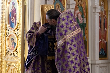 Божественная литургия 22 марта, в Неделю 4-ю Великого поста, в день памяти 40 Севастийских мучеников