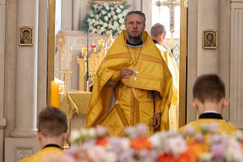 Божественная Литургия в воскресенье, на неделе пятой по Пятидесятнице