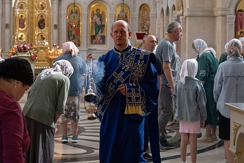 Божественная Литургия в воскресенье, на неделе двенадцатой по Пятидесятнице