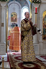 Божественная Литургия с чином раздробления артоса