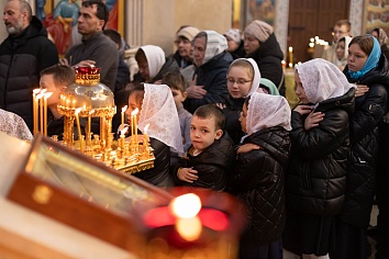 Божественная литургия с чтением Послания Святейшего Патриарха Кирилла по случаю 100-летия со дня преставления святителя Тихона 6 апреля, в воскресенье, на неделе пятой Великого поста