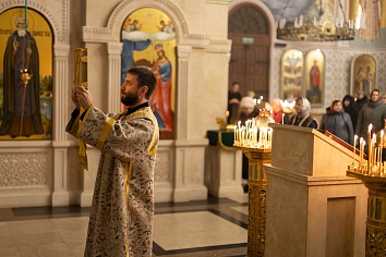 Божественная литургия в воскресенье, на неделе 24-й по Пятидесятнице