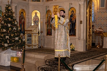 Божественная литургия в воскресенье, на неделе 28-й по Пятидесятнице