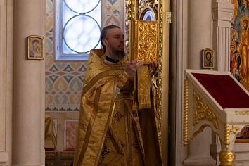 Божественная Литургия в воскресенье, на неделе двадцать девятой по Пятидесятнице