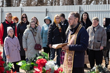 Заупокойная панихида на Новогородищенском кладбище г. Коломна по воинам, погибшим при выполнении задач специальной военной операции