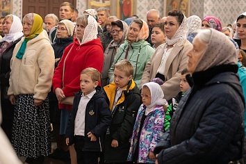 Божественная литургия в воскресенье, на неделе 15-й по Пятидесятнице