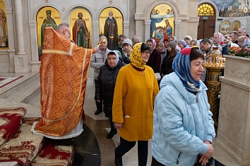 Воскресное Богослужение 26 апреля, на неделе третьей по Пасхе, святых Жен - мироносиц