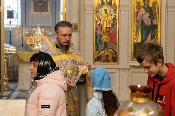 Божественная литургия в воскресенье, на неделе 17-й по Пятидесятнице