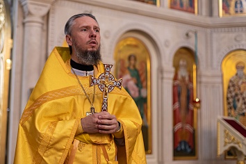 Божественная Литургия в воскресенье, на неделе первой по Пятидесятнице, Всех святых