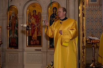 Божественная литургия в воскресенье, на неделе 32-й по Пятидесятнице