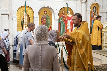 Воскресное богослужение на неделе 6-й по Пятидесятнице, мироносицы равноап. Марии Магдалины