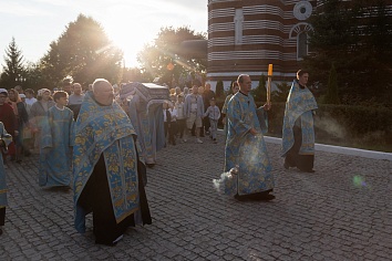 Предпразднество Успения Пресвятой Богородицы. Всенощное Бдение. Вынос площаницы, чин погребения