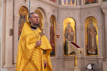 Божественная Литургия в воскресенье, на неделе третьей по Пятидесятнице