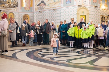 Божественная Литургия в воскресенье, на неделе четвертой по Пасхе, о расслабленном