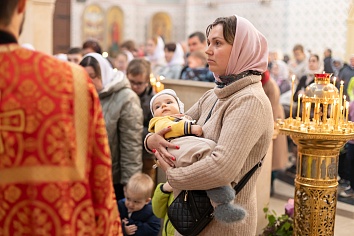 Божественная Литургия в воскресенье, на неделе четвертой по Пасхе, о расслабленном