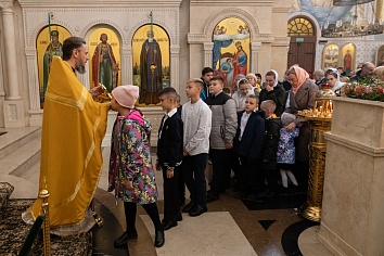 Божественная литургия в воскресенье, на неделе 16-й по Пятидесятнице