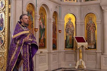 Божественная литургия 30 марта, в воскресенье, на неделе четвертой Великого поста