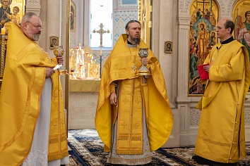 Божественная литургия в воскресенье, на неделе первой Великого поста, Торжества Православия, в день Первого и Второго обретения главы Пророка, Предтечи и Крестителя Господня Иоанна