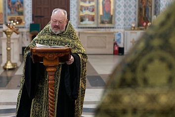  Вечерня Великого Пятка и Вынос Плащаницы.