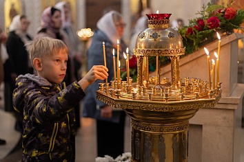 Божественная Литургия в воскресенье, на неделе шестнадцатой по Пятидесятнице