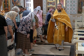 Воскресное богослужение на неделе 6-й по Пятидесятнице, мироносицы равноап. Марии Магдалины