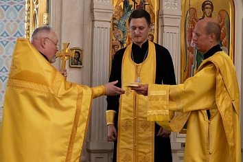 Божественная Литургия в субботу, на неделе пятой по Пятидесятнице, в день памяти первоверховных апостолов Петра и Павла