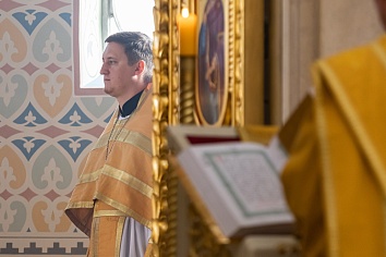 Божественная литургия в воскресенье, на неделе 16-й по Пятидесятнице