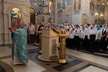 Божественная Литургия в воскресенье, на неделе двенадцатой по Пятидесятнице