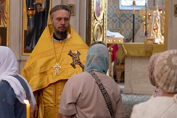 Божественная Литургия в воскресенье, на неделе седьмой по Пятидесятнице