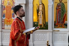 Божественная Литургия с чином раздробления артоса