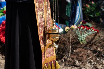 Заупокойная панихида на Новогородищенском кладбище г. Коломна по воинам, погибшим при выполнении задач специальной военной операции