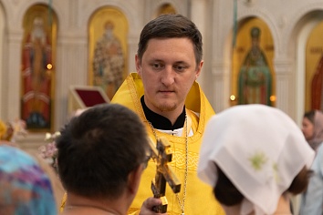 Божественная Литургия в воскресенье, на неделе пятой по Пятидесятнице