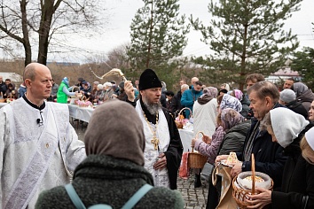 Освящение пасхальной снеди 