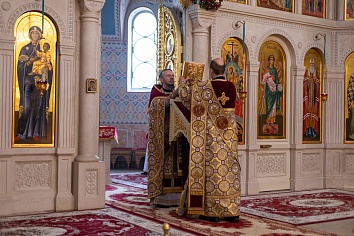 Божественная Литургия в воскресенье, на неделе пятой по Пасхе, о самаряныне
