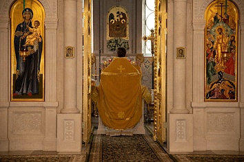 Воскресное богослужение на неделе 7-й по Пятидесятнице, мч. Каллиника