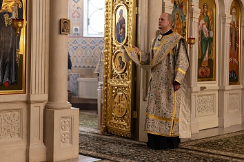 Божественная литургия в воскресенье, на неделе 19-й по Пятидесятнице