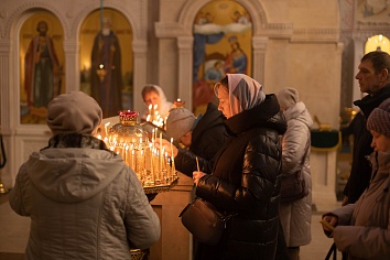 Божественная литургия 2 марта, в воскресенье, на неделе сыропустной, в воспоминание Адамова изгнания